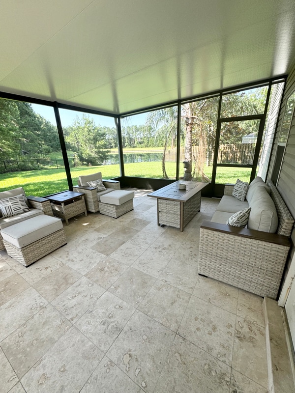 Photo - 955 Churchhill Ln