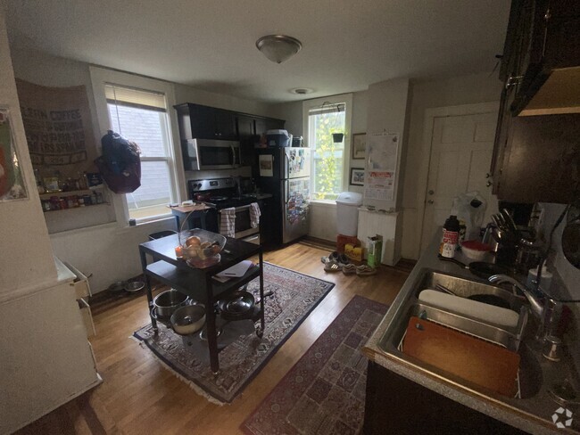 Building Photo - 2725 N Bremen St Unit Upper Rental