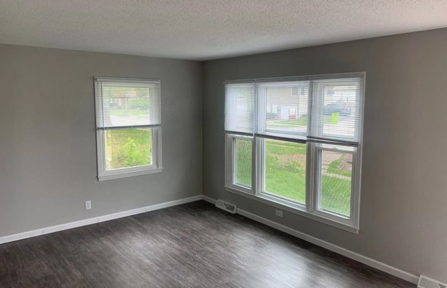 Photo - 213 E 35th St