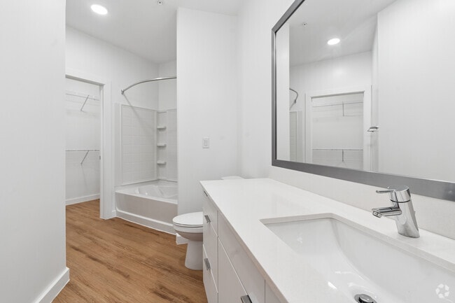 1BD,1BA - 1,643SF - Bathroom