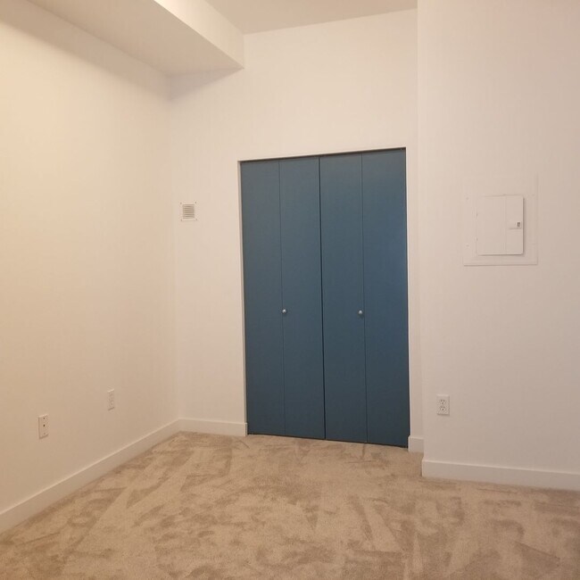 Photo - Contemporary 1 bedroom in downtown Kirkland