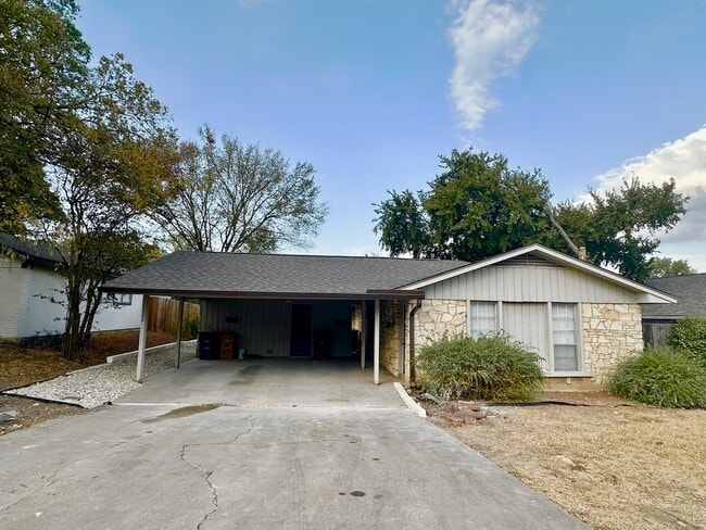Building Photo - 1302 Thornridge Rd Unit A