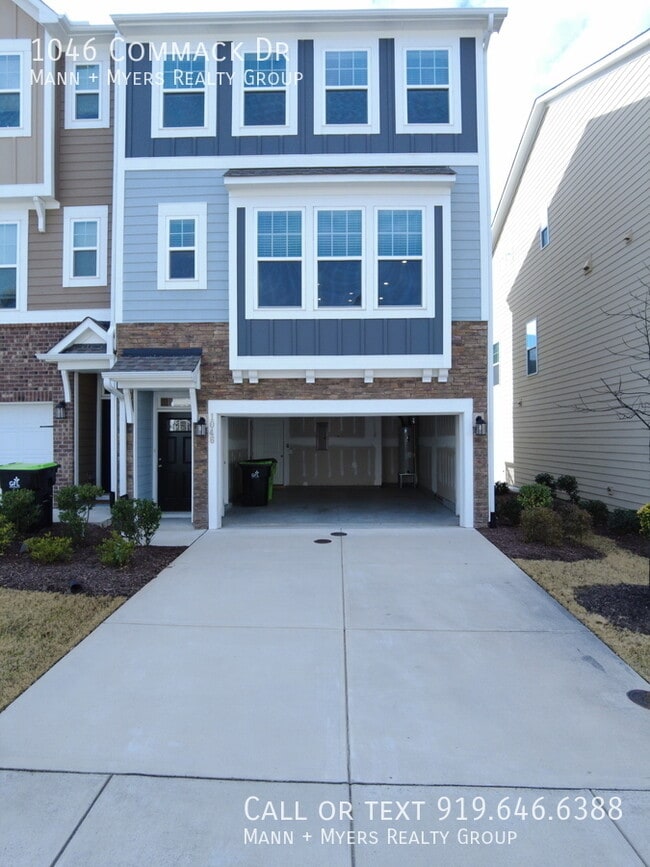 Photo - 1046 Commack Dr