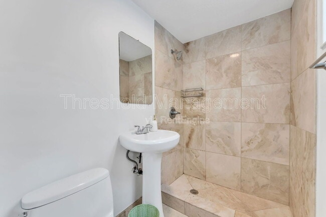 Photo - 150 SW 10th St Unit 3