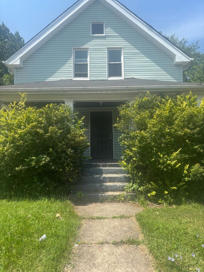 Building Photo - 4bd Single Cash Pay/Seection 8 Rental