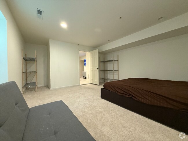 Building Photo - 2726 Basingstoke Ln Unit John Basement Rental
