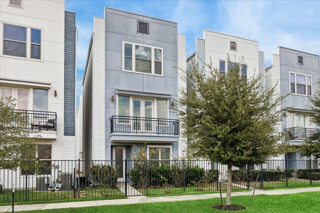 Photo - 2612 Bastrop St