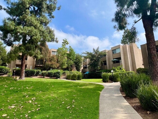 Beautiful Two Story 2Bd 1.5Ba Townhouse Ne... - Beautiful Two Story 2Bd 1.5Ba Townhouse Ne...