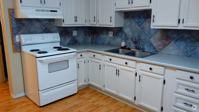 Building Photo - THIS IS A LEASE TAKE OVER - PLEASE CONTACT... Rental