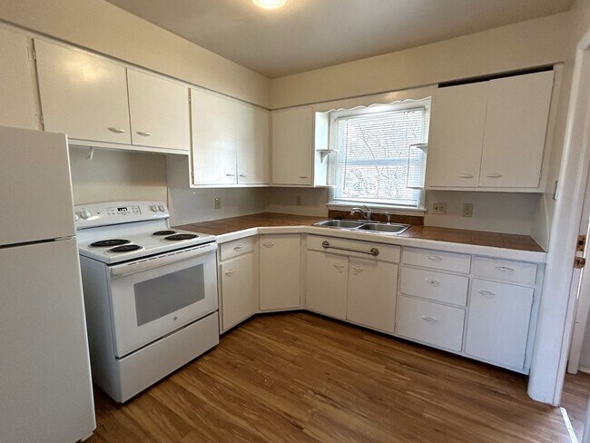 821 Skyline Dr
