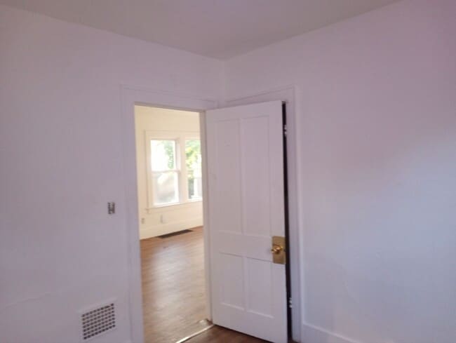 Photo - 2050 Berdan Ave