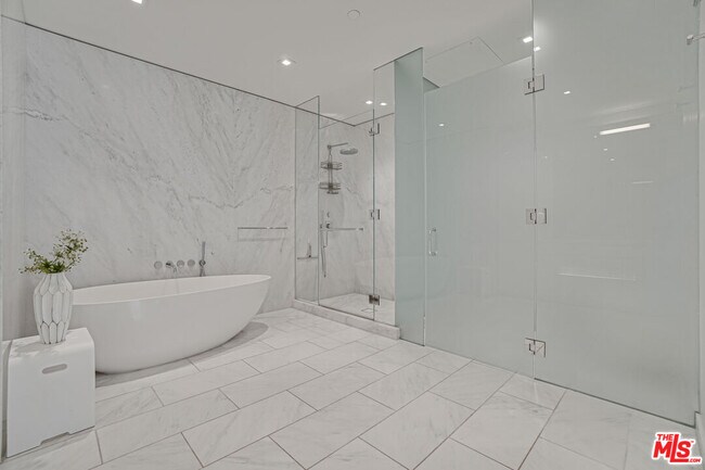 Photo - 9000 W 3rd St