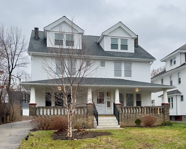 Building Photo - 2407 Woodmere Dr