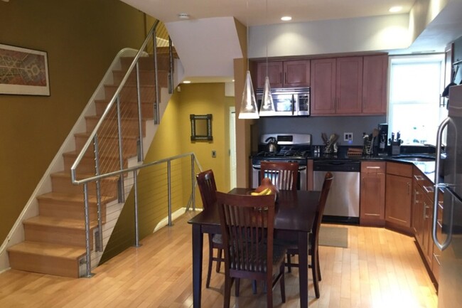 Kitchen - 2012 Bainbridge St Apartments