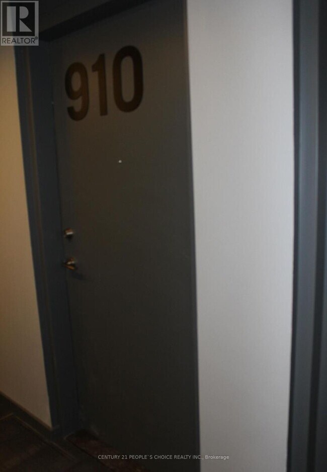 Photo - 21 Lawren Harris Square Unit 910