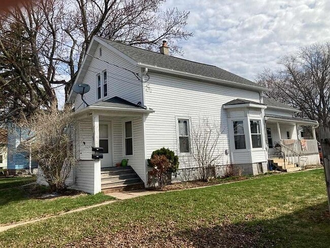 Building Photo - 1038 Jefferson St Unit 1038A Rear Rental