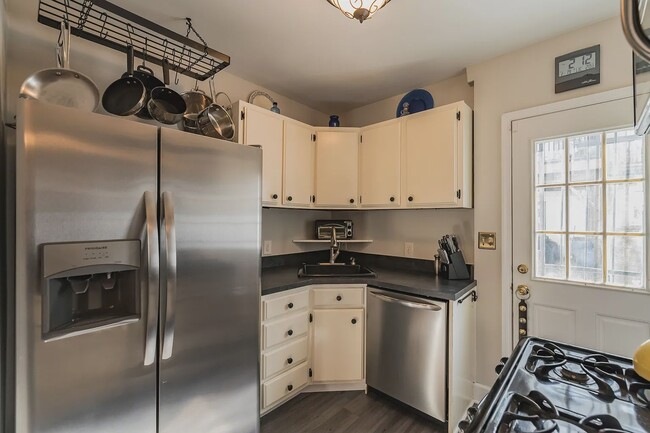 Photo - 2214 Pemberton St