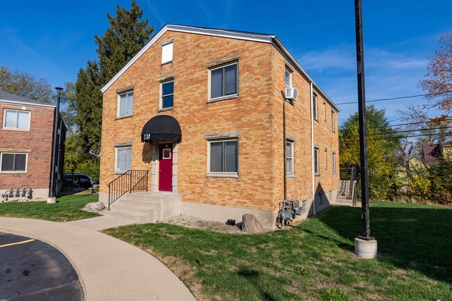 Building Photo - 219-237 E Xenia Dr Rental