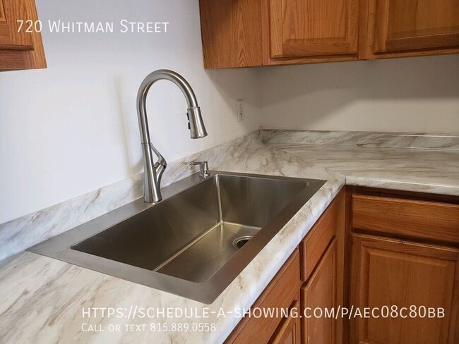 Photo - 720 Whitman St