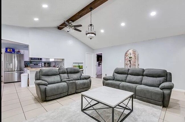 Photo - 3814 Butterfield Rd