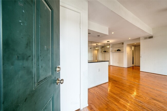 Building Photo - 6001 Reims Rd Unit 708 Rental