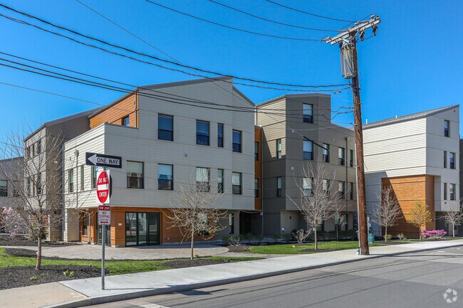90 Amberes St alt