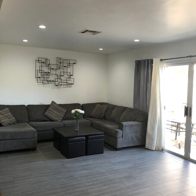 Living room - 6302 Morse Ave Townhome