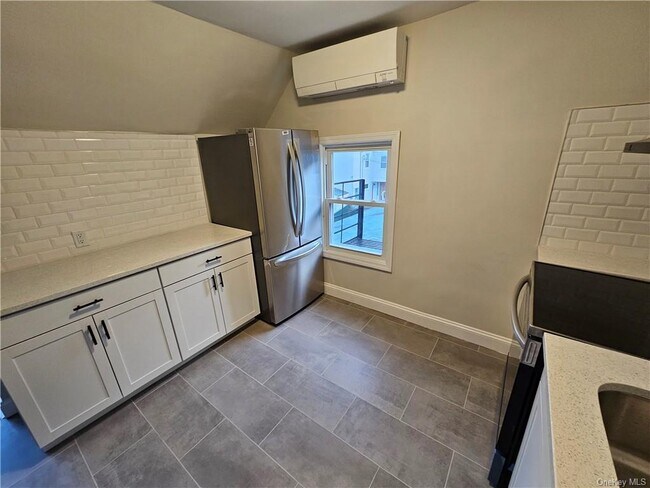 Photo - 182 Ashford Ave Unidad 3