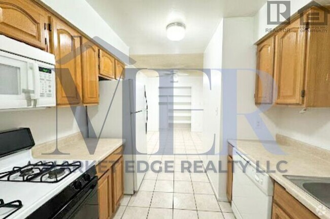 Building Photo - 3Bed/2Bath Duplex at 35th Ave/Cactus! $149... Rental