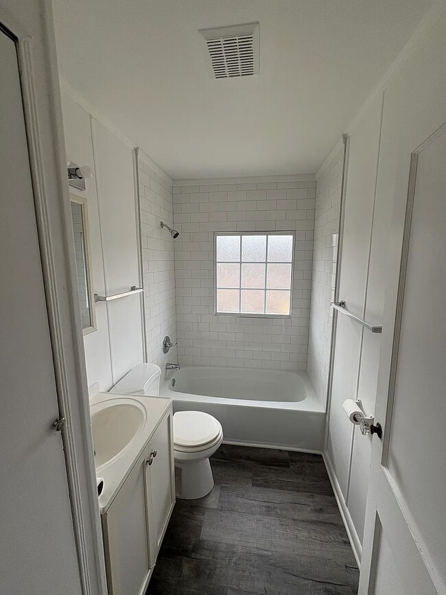 Photo - 1206 Ashwood Rd