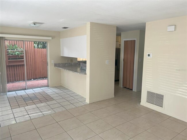 Photo - 953 Monroe Ct