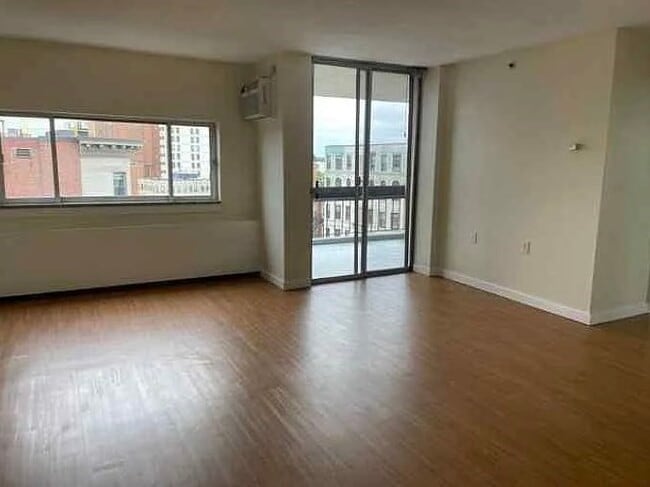 Photo - 872 Massachusetts Ave