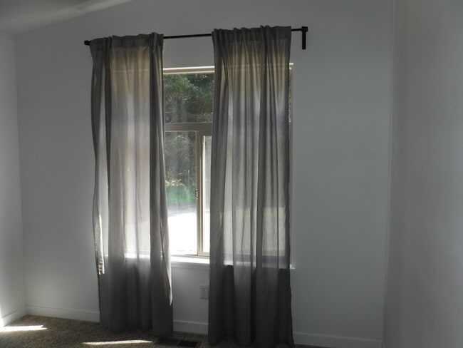 bedroom lots of natural light - 5246 Northridge Road Unit A