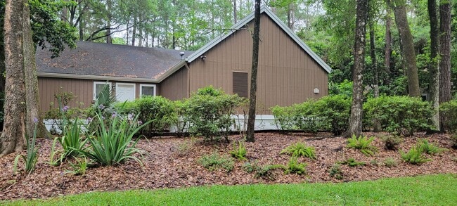 Building Photo - 3/2 ( Haile Plantation- Laurel Park ) Rental