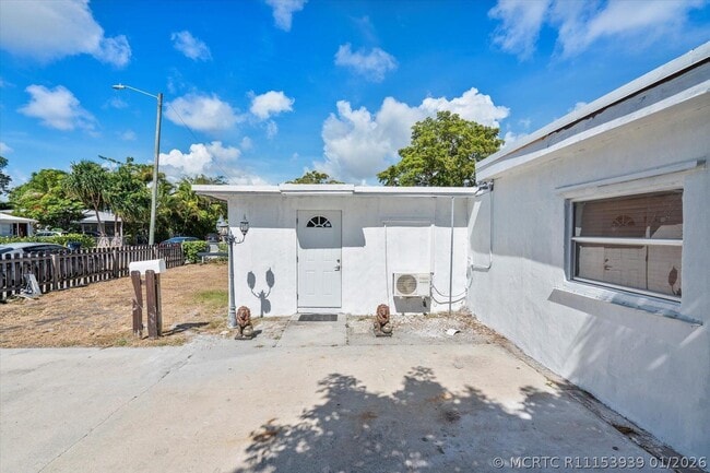 Building Photo - 236 SW 14th St