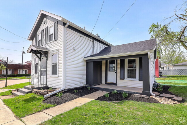Building Photo - 10944 Front St Rental