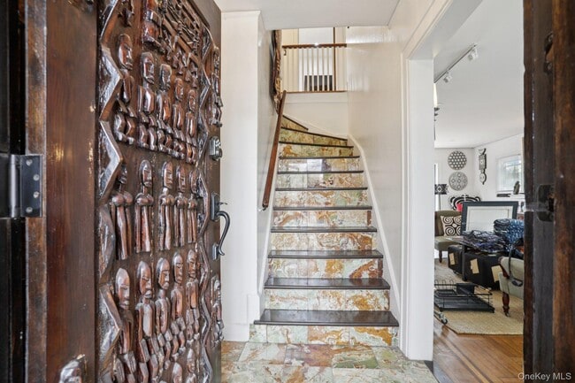 375 Hawthorne Terrace