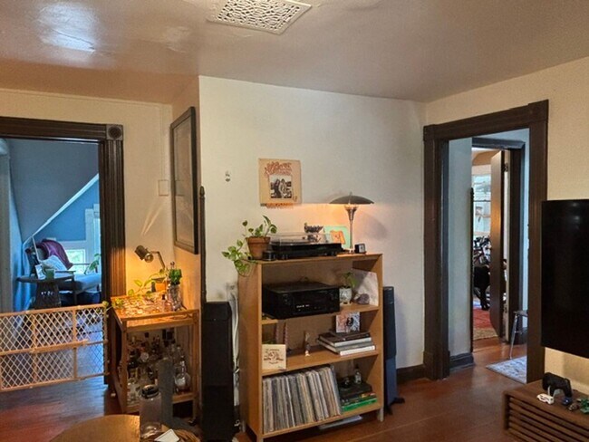 Photo - 427 6th St SE Unidad 4
