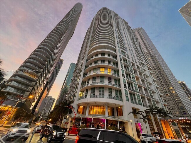 Building Photo - 300 S Biscayne Blvd Unit T-3607 Rental