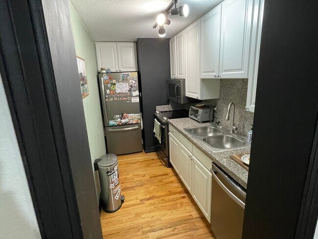 Photo - 1 Bedroom Condo in Uptown, Denver