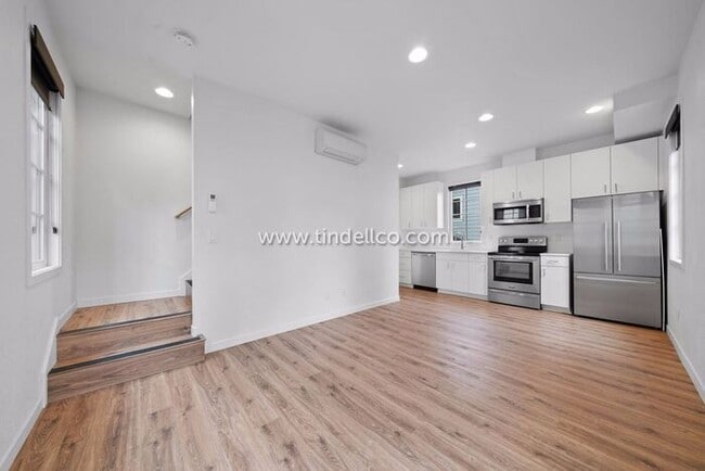 Photo - Modern Townhome Apartment in the heart of Hosford-Abernethy - W/S/G Included!