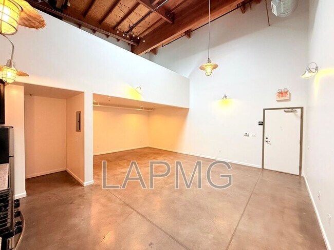 1734 N Main St
