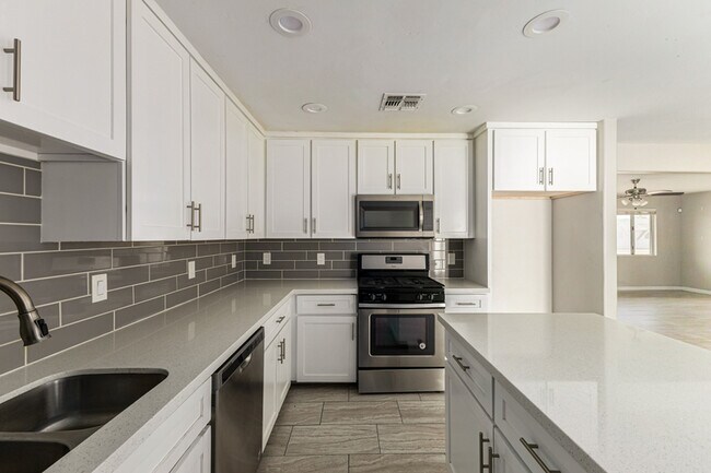 Photo - 1310 W Romo Jones St