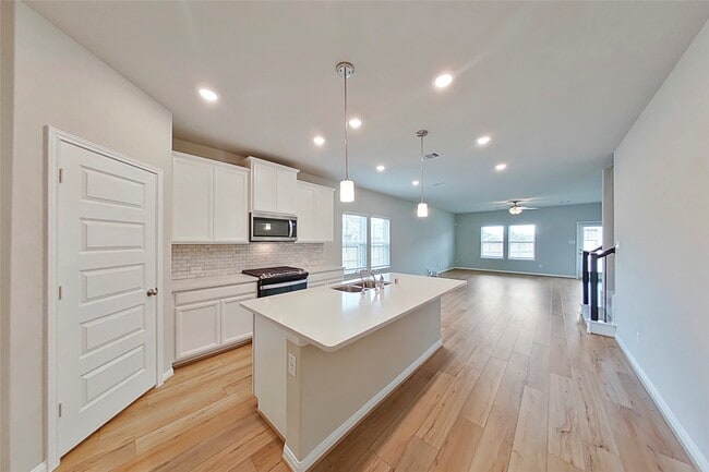 Building Photo - 6634 Bridge Mountain Trl