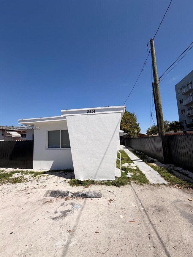 Photo - 2431 NW 23rd St Unit 1