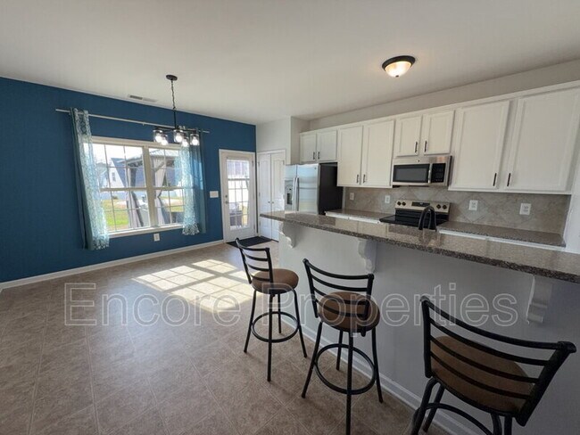 Photo - 912 Custom Oak Ln