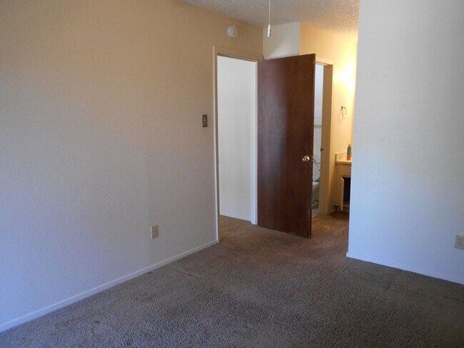 Photo - Yuhashi Properties1 (1606 Waterloo Trl) Unidad A