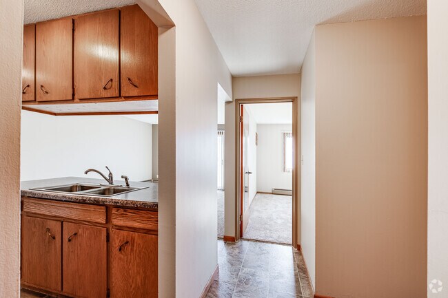 1BR, 1BA - 600SF