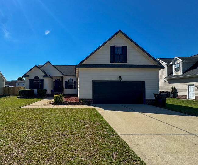 Building Photo - Lovely 4 Bed 2 Bath Home in Hope Mills
