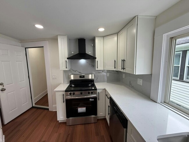 Photo - 1326 W 110th St